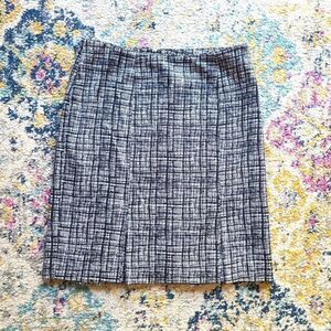 WHITE House Black Market mini skirt size 2